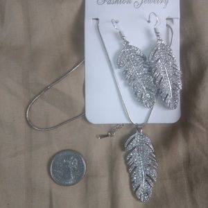 Large feather earring and necklace set